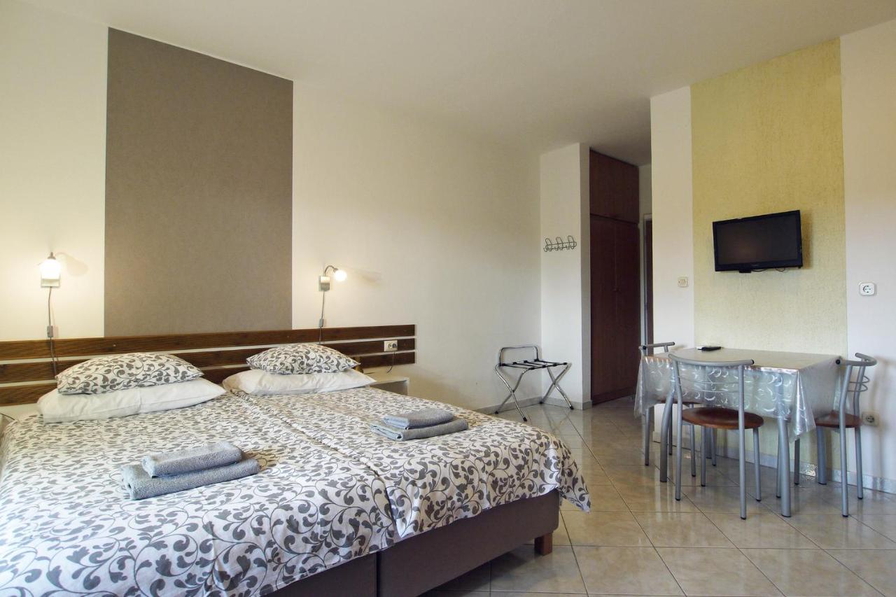 Paklenica Sport Apartments Starigrad Paklenica Exterior foto